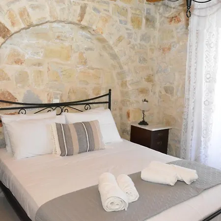 Aretoussa In Naoussa, Paros *
